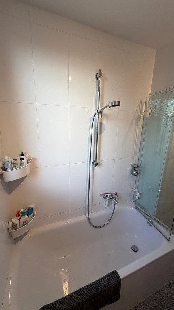 Prenájom bytu 3-izbový 78 m², Viktoriaalle 48, Aachen, Severné Porýnie - Westfálsko Prenájom bytu 3-izbový 78 m², Viktoriaalle 48, Aachen, Severné Porýnie - Westfálsko