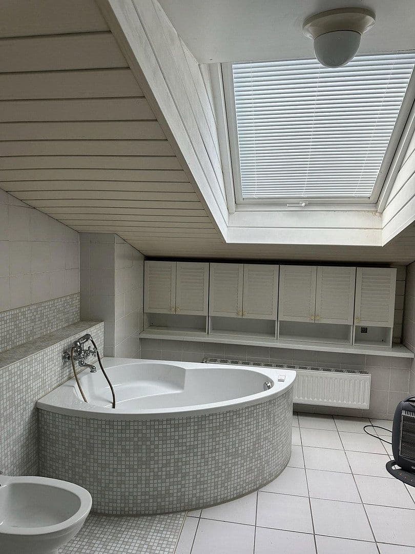Prenájom domu 140 m², pozemok 230 m², Düsseldorf, Severné Porýnie - Westfálsko Prenájom domu 140 m², pozemok 230 m², Düsseldorf, Severné Porýnie - Westfálsko