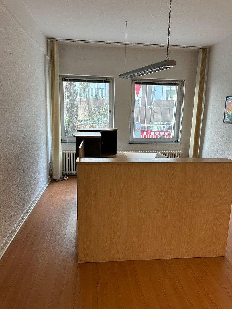 Prenájom kancelárie 70 m², Düsseldorf, Severné Porýnie - Westfálsko Prenájom kancelárie 70 m², Düsseldorf, Severné Porýnie - Westfálsko