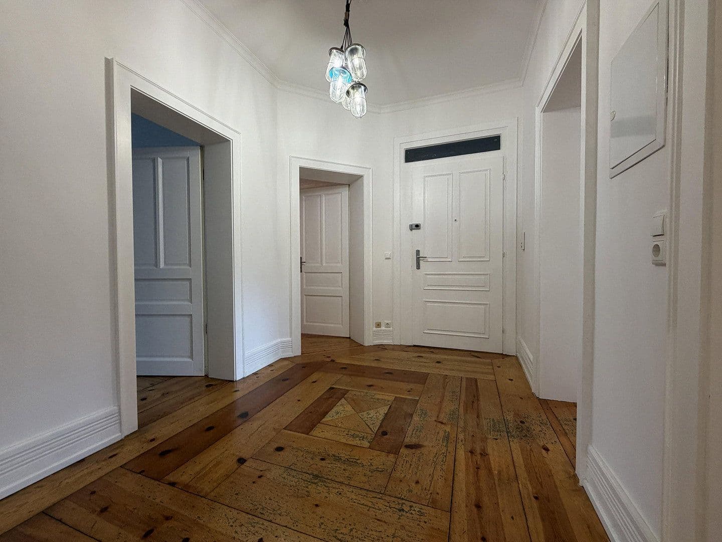 Prenájom bytu 3-izbový 101 m², Koselstraße 26, Frankfurt am Main, Hesensko Prenájom bytu 3-izbový 101 m², Koselstraße 26, Frankfurt am Main, Hesensko