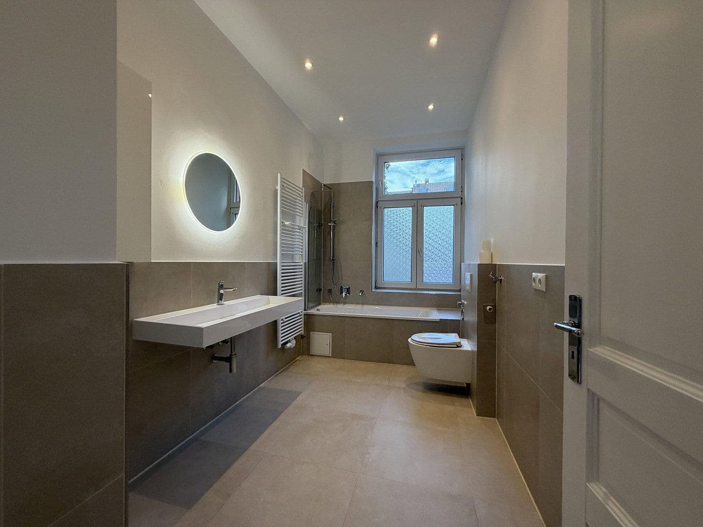 Prenájom bytu 3-izbový 101 m², Koselstraße 26, Frankfurt am Main, Hesensko Prenájom bytu 3-izbový 101 m², Koselstraße 26, Frankfurt am Main, Hesensko