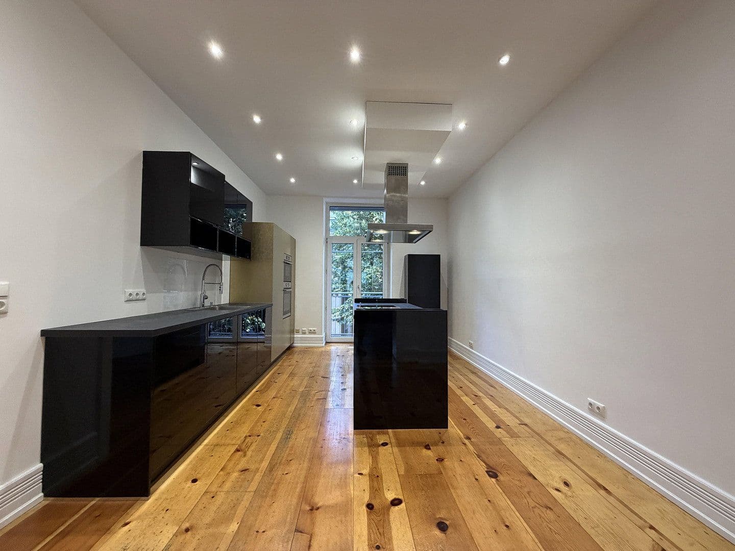 Prenájom bytu 3-izbový 101 m², Koselstraße 26, Frankfurt am Main, Hesensko Prenájom bytu 3-izbový 101 m², Koselstraße 26, Frankfurt am Main, Hesensko