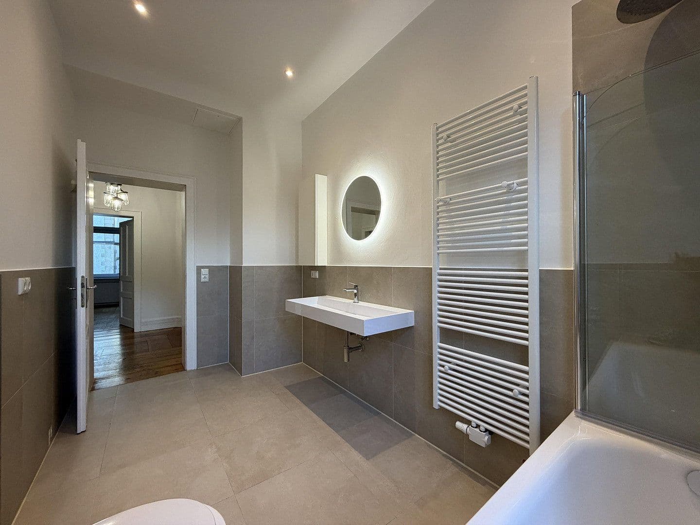 Prenájom bytu 3-izbový 101 m², Koselstraße 26, Frankfurt am Main, Hesensko Prenájom bytu 3-izbový 101 m², Koselstraße 26, Frankfurt am Main, Hesensko