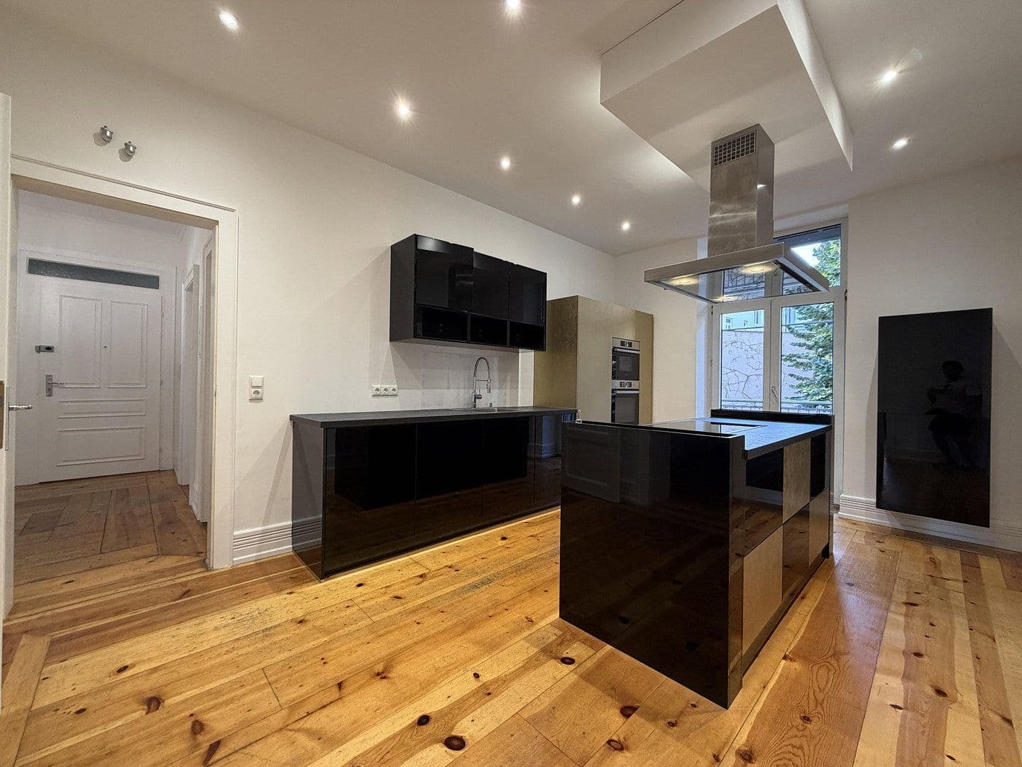 Prenájom bytu 3-izbový 101 m², Koselstraße 26, Frankfurt am Main, Hesensko Prenájom bytu 3-izbový 101 m², Koselstraße 26, Frankfurt am Main, Hesensko