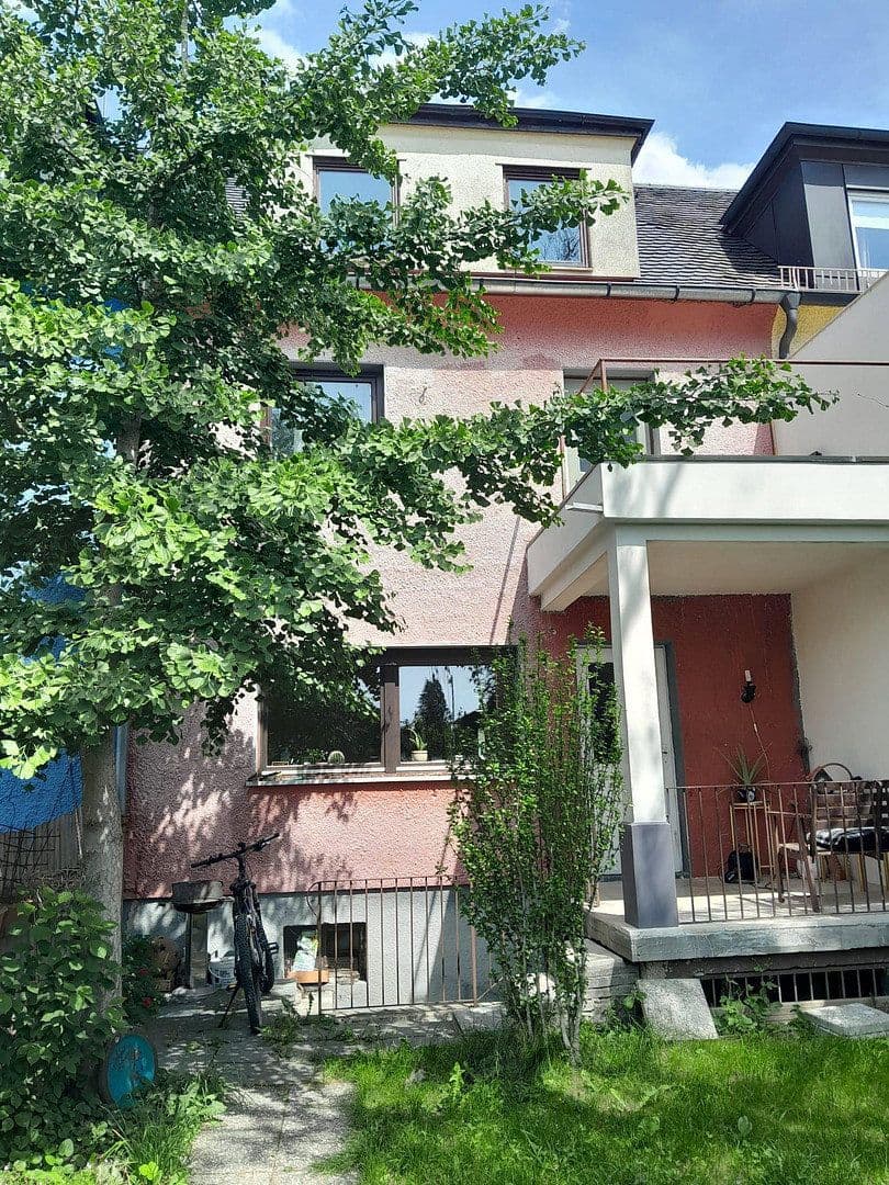 Predaj domu 125 m², pozemok 150 m², Tegernseer Landstraße 282, München, Bavorsko Predaj domu 125 m², pozemok 150 m², Tegernseer Landstraße 282, München, Bavorsko