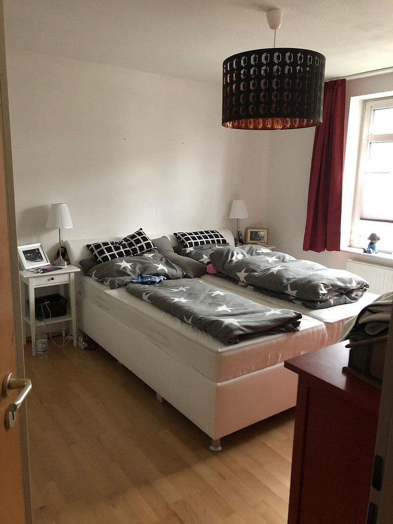 Prenájom bytu 3-izbový 97 m², Hannover, Dolné Sasko Prenájom bytu 3-izbový 97 m², Hannover, Dolné Sasko
