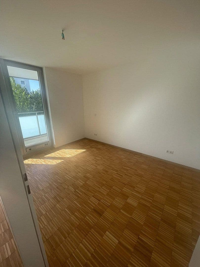 Prenájom bytu 2-izbový 57 m², München, Bavorsko Prenájom bytu 2-izbový 57 m², München, Bavorsko