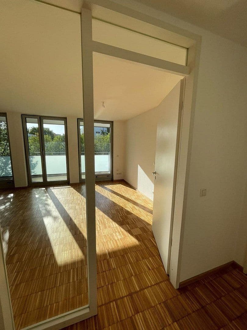 Prenájom bytu 2-izbový 57 m², München, Bavorsko Prenájom bytu 2-izbový 57 m², München, Bavorsko