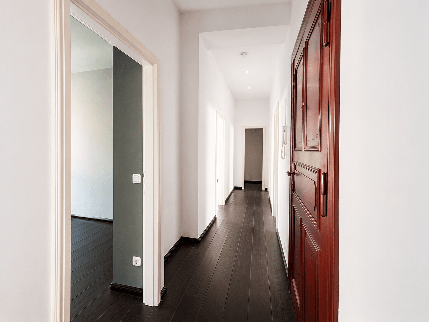 Prenájom bytu 4-izbový 89 m², Berlin, Berlín Prenájom bytu 4-izbový 89 m², Berlin, Berlín