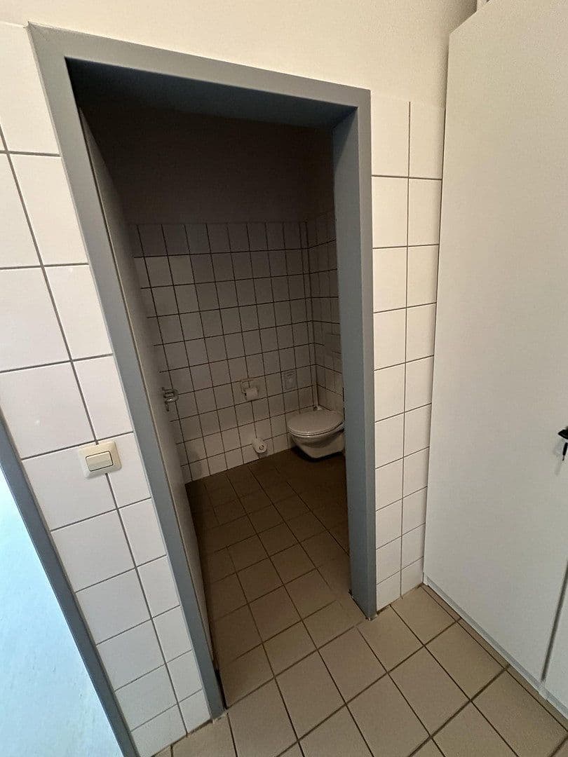Prenájom nebytového priestoru 500 m², Obere Hilgenstock 2, Warburg, Severné Porýnie - Westfálsko Prenájom nebytového priestoru 500 m², Obere Hilgenstock 2, Warburg, Severné Porýnie - Westfálsko