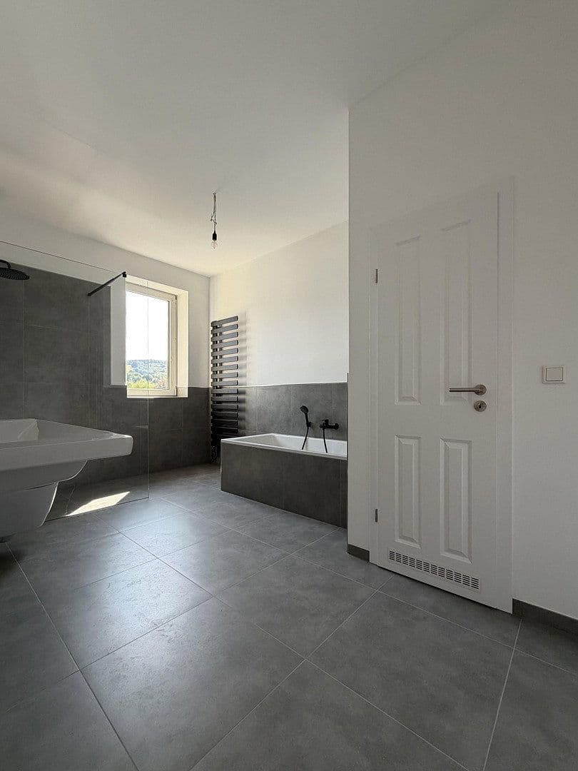 Prenájom bytu 4-izbový 125 m², Haßlinghauser Str. 47, Gevelsberg, Severné Porýnie - Westfálsko Prenájom bytu 4-izbový 125 m², Haßlinghauser Str. 47, Gevelsberg, Severné Porýnie - Westfálsko