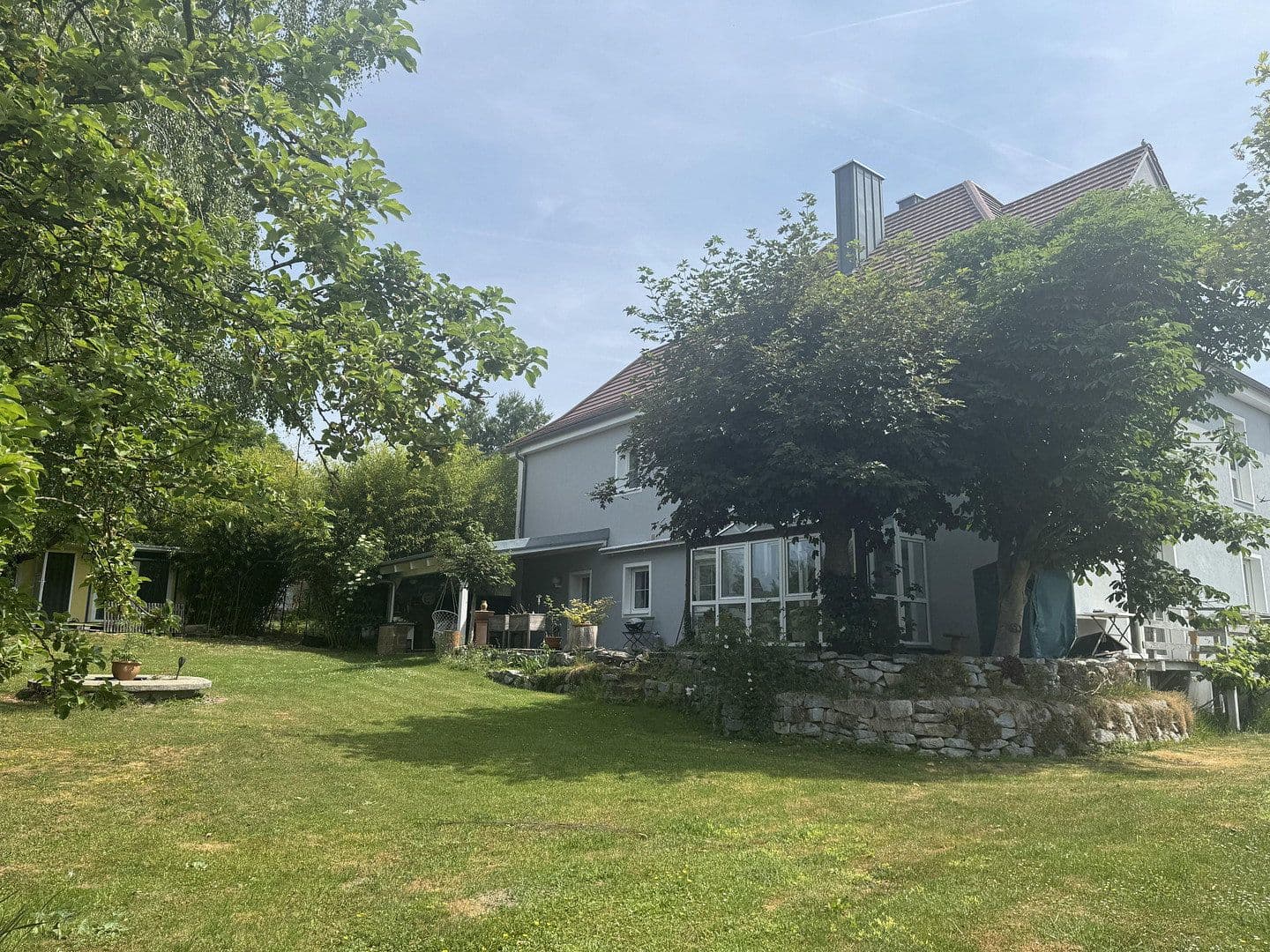 Predaj domu 270 m², pozemok 2.750 m², Wisseldorfer Str. 43, Landau an der Isar, Bavorsko Predaj domu 270 m², pozemok 2.750 m², Wisseldorfer Str. 43, Landau an der Isar, Bavorsko