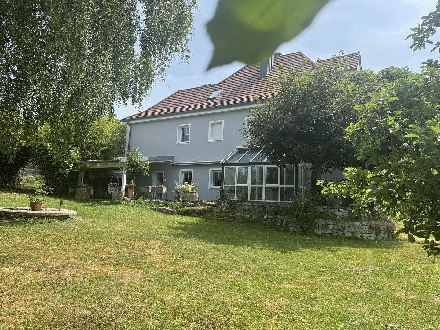 Predaj domu 270 m², pozemok 2.750 m², Wisseldorfer Str. 43, Landau an der Isar, Bavorsko Predaj domu 270 m², pozemok 2.750 m², Wisseldorfer Str. 43, Landau an der Isar, Bavorsko