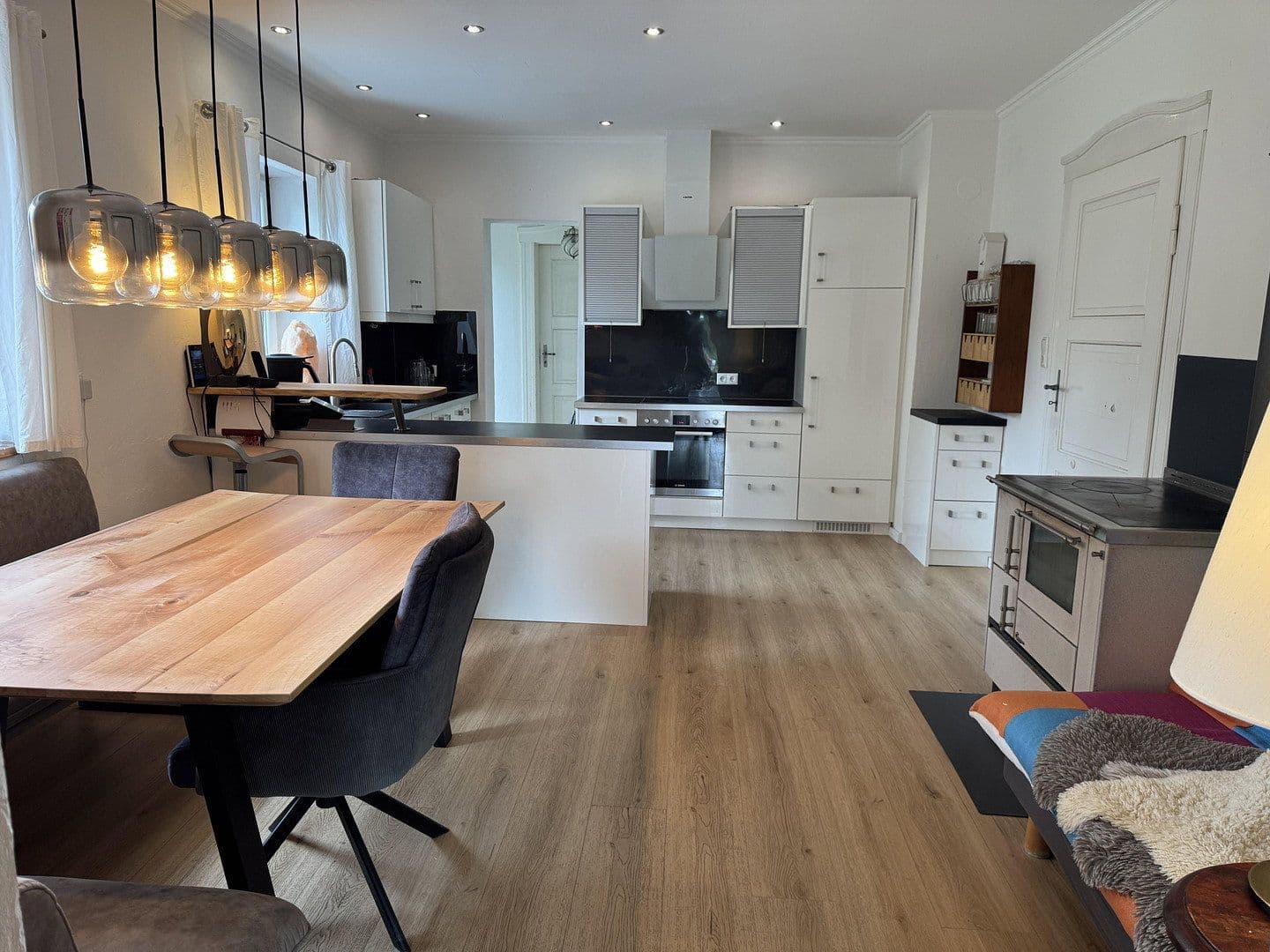 Predaj domu 270 m², pozemok 2.750 m², Wisseldorfer Str. 43, Landau an der Isar, Bavorsko Predaj domu 270 m², pozemok 2.750 m², Wisseldorfer Str. 43, Landau an der Isar, Bavorsko