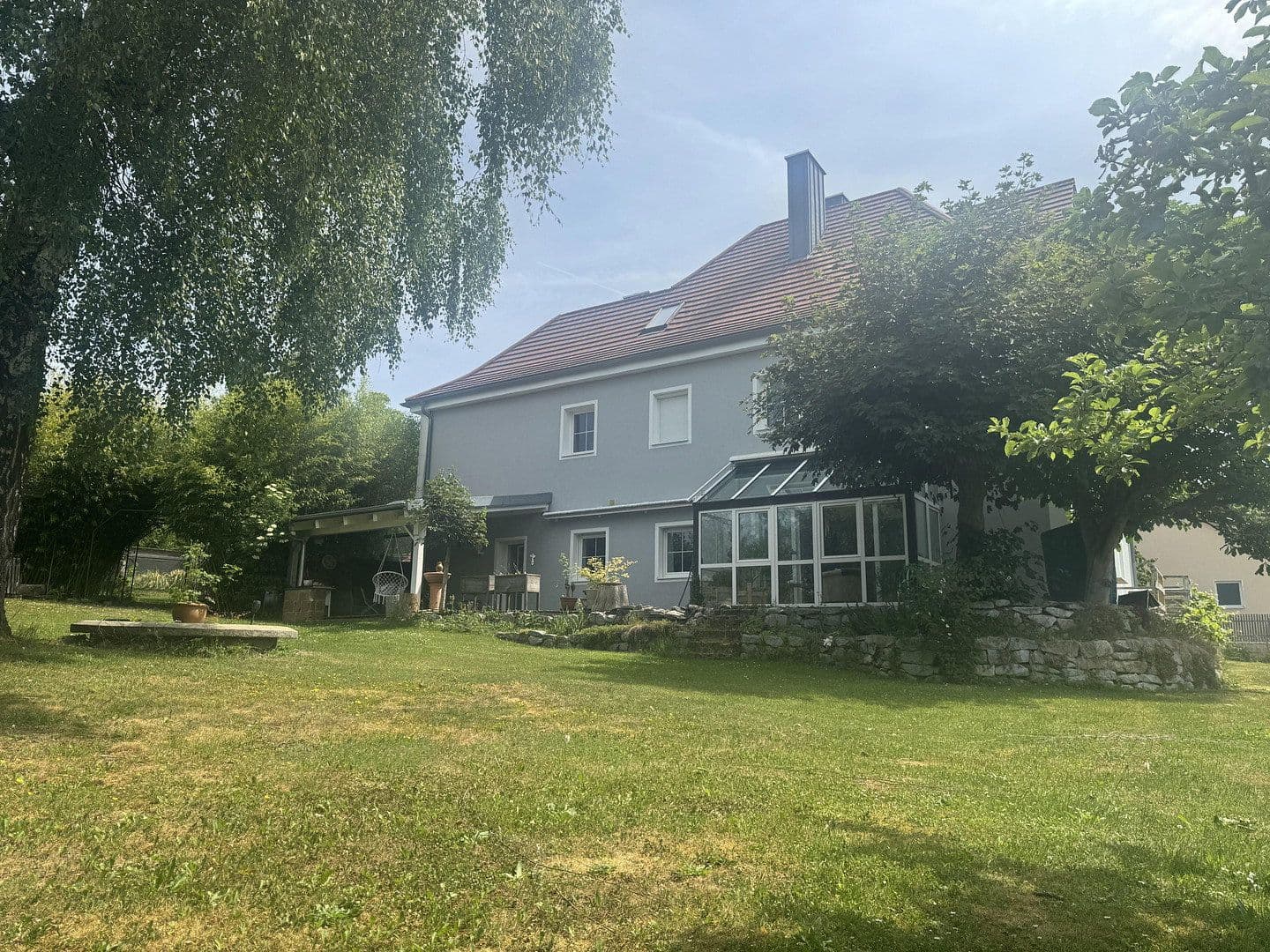 Predaj domu 270 m², pozemok 2.750 m², Wisseldorfer Str. 43, Landau an der Isar, Bavorsko Predaj domu 270 m², pozemok 2.750 m², Wisseldorfer Str. 43, Landau an der Isar, Bavorsko