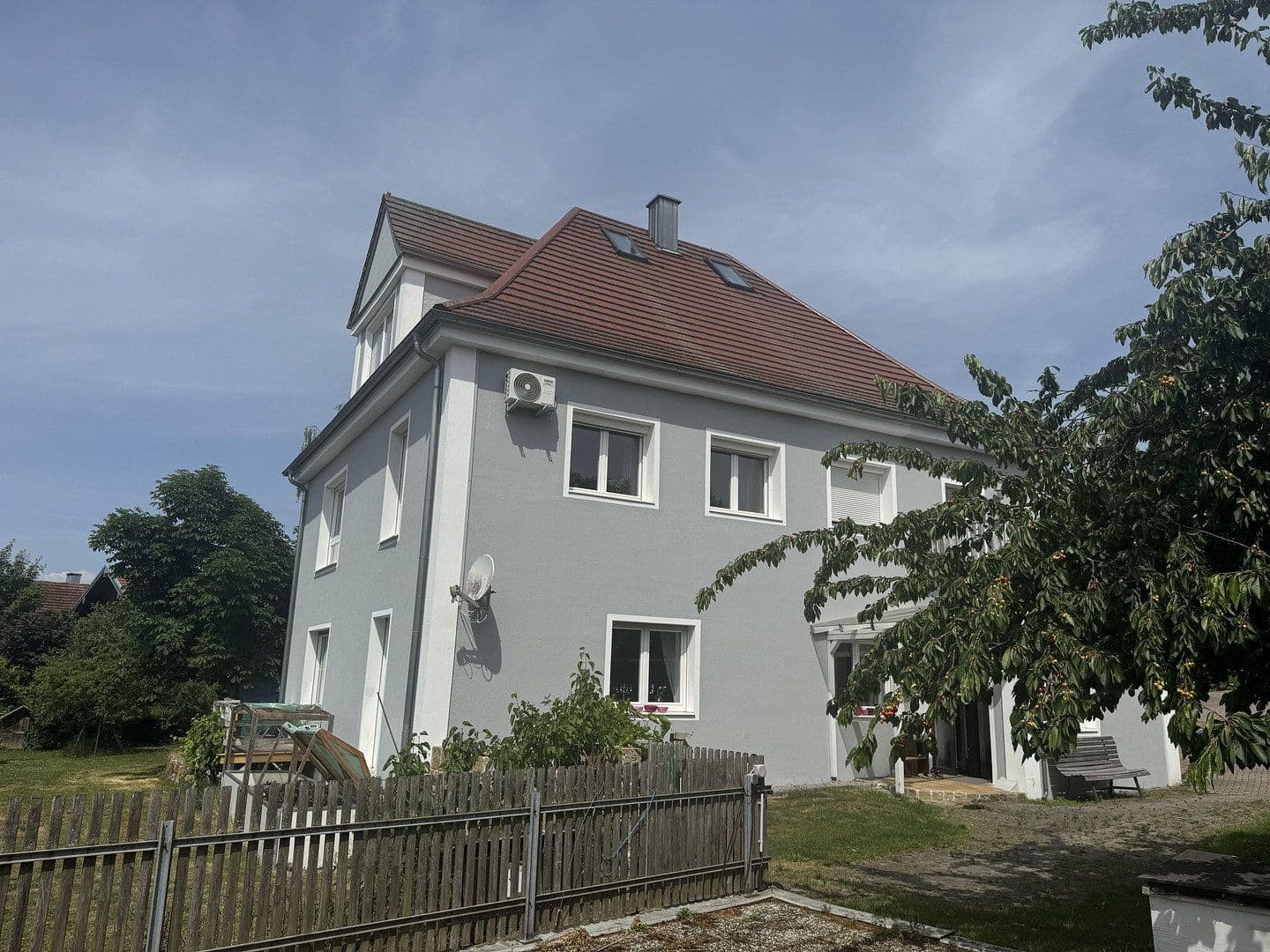 Predaj domu 270 m², pozemok 2.750 m², Wisseldorfer Str. 43, Landau an der Isar, Bavorsko Predaj domu 270 m², pozemok 2.750 m², Wisseldorfer Str. 43, Landau an der Isar, Bavorsko