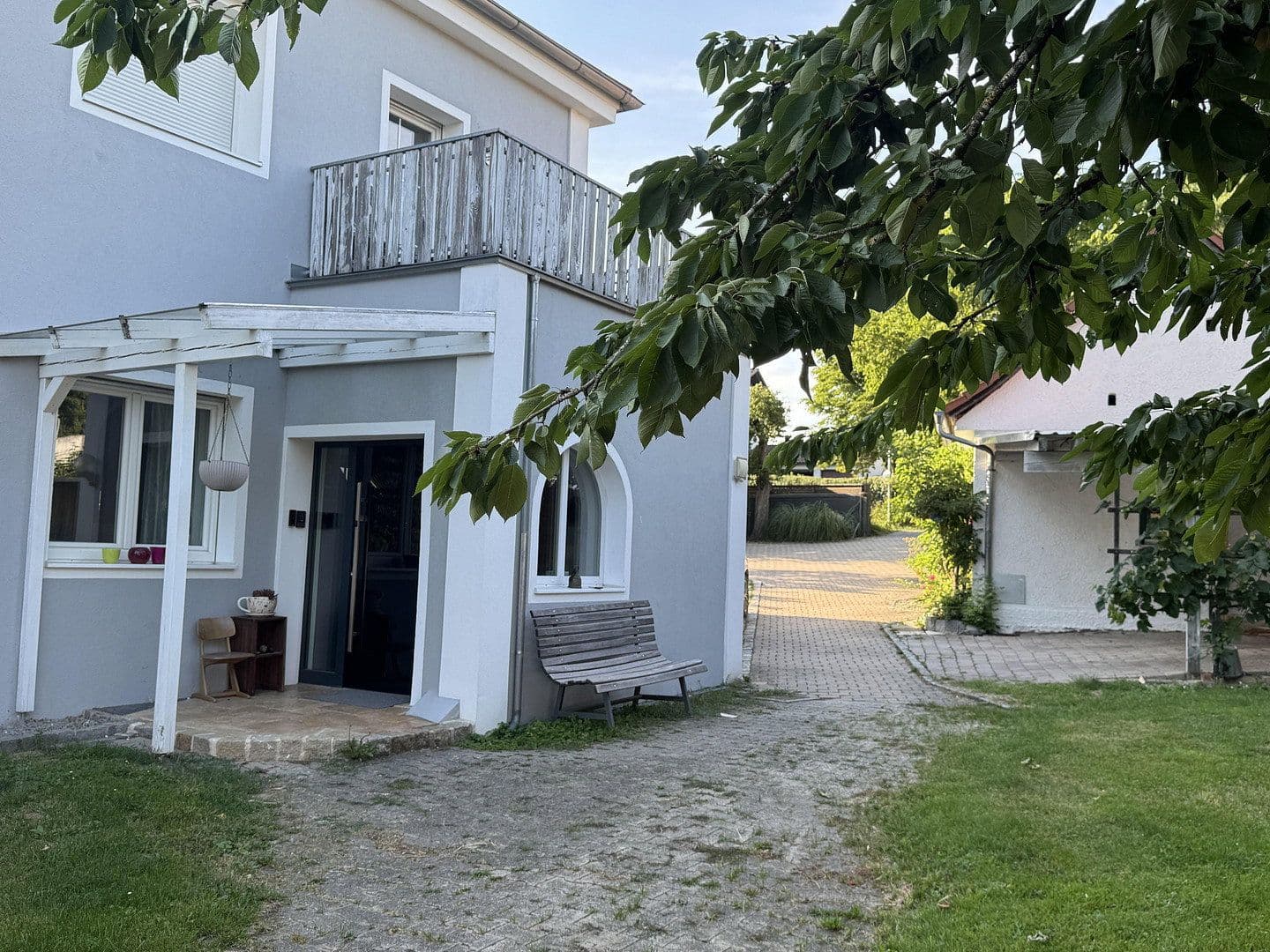 Predaj domu 270 m², pozemok 2.750 m², Wisseldorfer Str. 43, Landau an der Isar, Bavorsko Predaj domu 270 m², pozemok 2.750 m², Wisseldorfer Str. 43, Landau an der Isar, Bavorsko