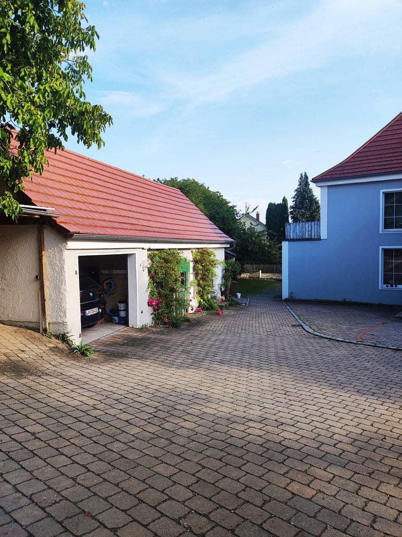 Predaj domu 270 m², pozemok 2.750 m², Wisseldorfer Str. 43, Landau an der Isar, Bavorsko Predaj domu 270 m², pozemok 2.750 m², Wisseldorfer Str. 43, Landau an der Isar, Bavorsko