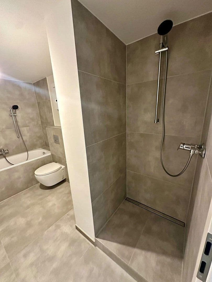 Prenájom bytu 4-izbový 135 m², Färberstr. 100, Düsseldorf, Severné Porýnie - Westfálsko Prenájom bytu 4-izbový 135 m², Färberstr. 100, Düsseldorf, Severné Porýnie - Westfálsko