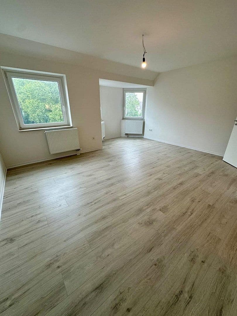 Prenájom bytu 4-izbový 135 m², Färberstr. 100, Düsseldorf, Severné Porýnie - Westfálsko Prenájom bytu 4-izbový 135 m², Färberstr. 100, Düsseldorf, Severné Porýnie - Westfálsko