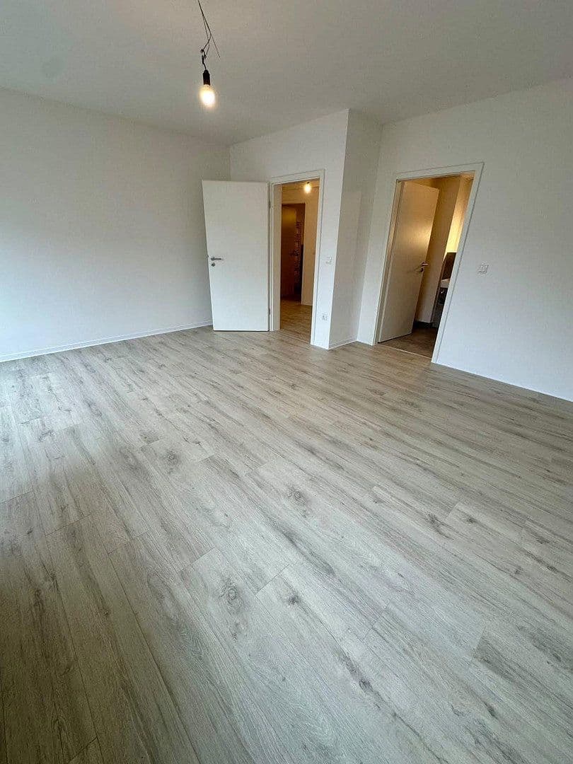 Prenájom bytu 4-izbový 135 m², Färberstr. 100, Düsseldorf, Severné Porýnie - Westfálsko Prenájom bytu 4-izbový 135 m², Färberstr. 100, Düsseldorf, Severné Porýnie - Westfálsko