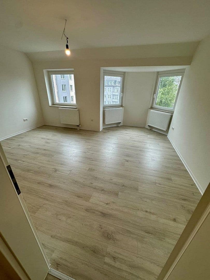 Prenájom bytu 4-izbový 135 m², Färberstr. 100, Düsseldorf, Severné Porýnie - Westfálsko Prenájom bytu 4-izbový 135 m², Färberstr. 100, Düsseldorf, Severné Porýnie - Westfálsko