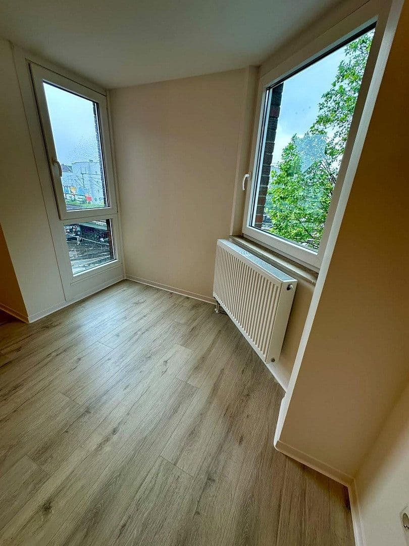 Prenájom bytu 4-izbový 135 m², Färberstr. 100, Düsseldorf, Severné Porýnie - Westfálsko Prenájom bytu 4-izbový 135 m², Färberstr. 100, Düsseldorf, Severné Porýnie - Westfálsko