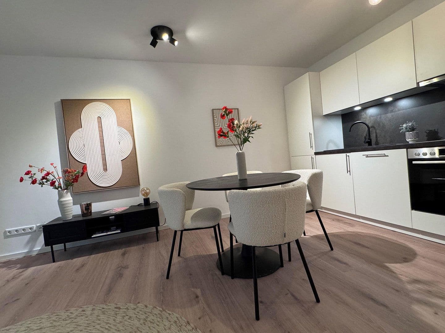 Prenájom bytu 3-izbový 75 m², Schweinauer Hauptstraße 1, Nürnberg, Bavorsko Prenájom bytu 3-izbový 75 m², Schweinauer Hauptstraße 1, Nürnberg, Bavorsko