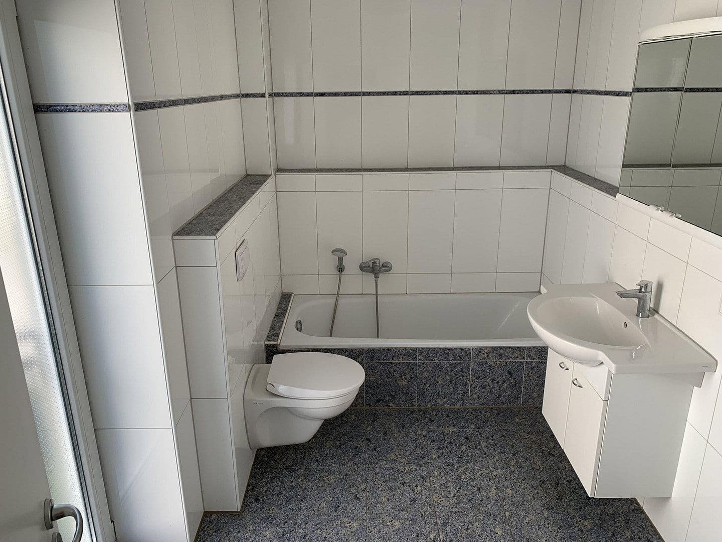 Predaj domu 157 m², pozemok 176 m², Am Wiesenrain 12, Frankfurt am Main, Hesensko Predaj domu 157 m², pozemok 176 m², Am Wiesenrain 12, Frankfurt am Main, Hesensko