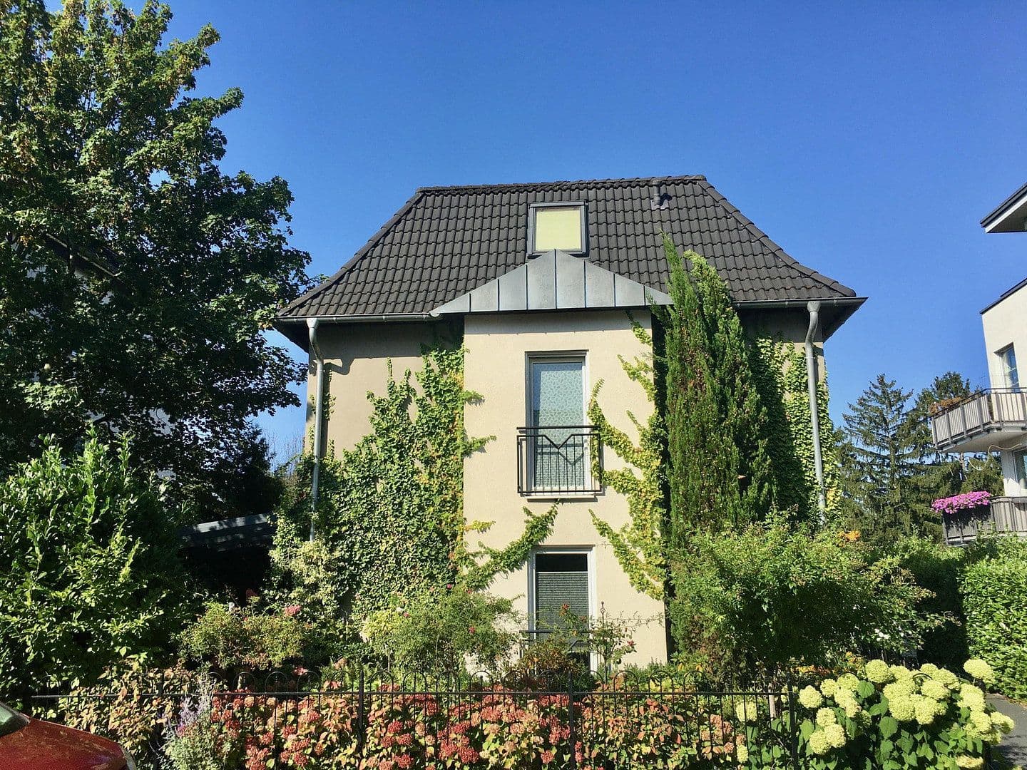 Predaj domu 157 m², pozemok 176 m², Am Wiesenrain 12, Frankfurt am Main, Hesensko Predaj domu 157 m², pozemok 176 m², Am Wiesenrain 12, Frankfurt am Main, Hesensko