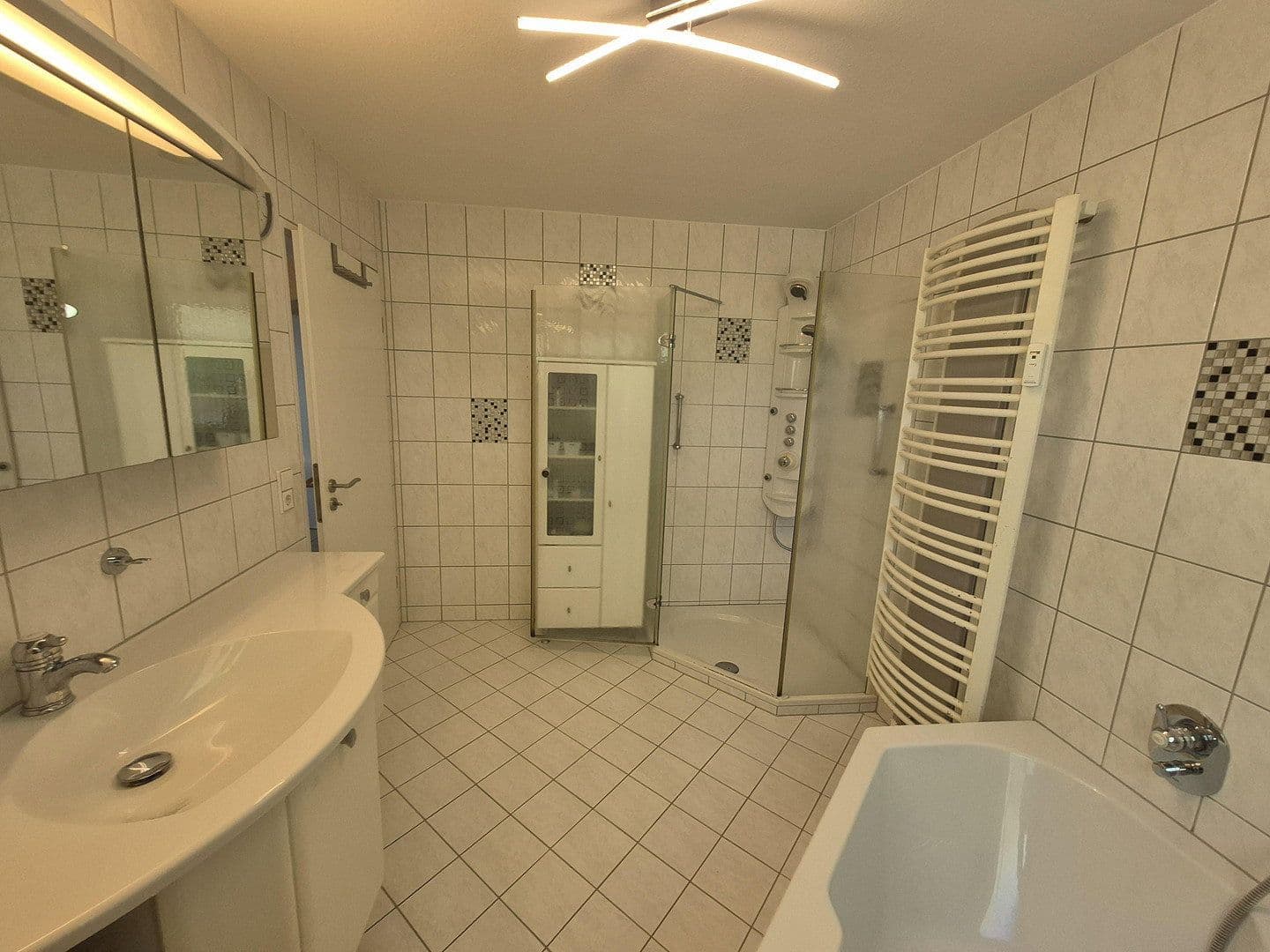 Predaj domu 283 m², pozemok 1.005 m², Rottweil, Bádensko-Wurttembersko Predaj domu 283 m², pozemok 1.005 m², Rottweil, Bádensko-Wurttembersko