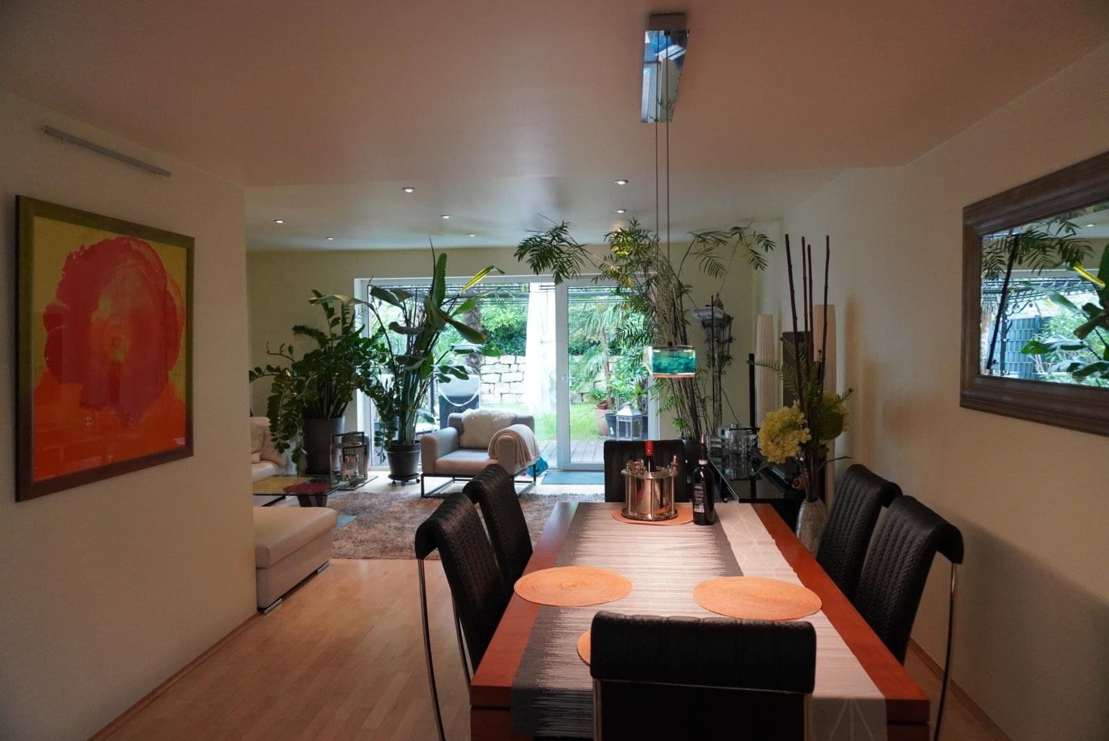 Predaj domu 147 m², pozemok 303 m², Gladbacher Straße 280, Neuss, Severné Porýnie - Westfálsko Predaj domu 147 m², pozemok 303 m², Gladbacher Straße 280, Neuss, Severné Porýnie - Westfálsko