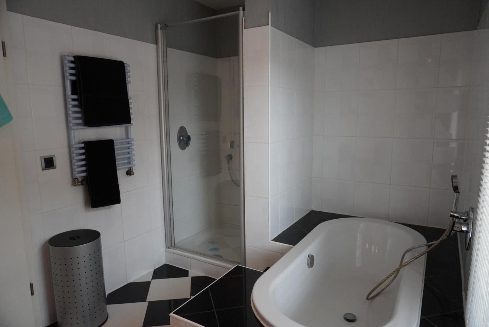 Predaj domu 147 m², pozemok 303 m², Gladbacher Straße 280, Neuss, Severné Porýnie - Westfálsko Predaj domu 147 m², pozemok 303 m², Gladbacher Straße 280, Neuss, Severné Porýnie - Westfálsko