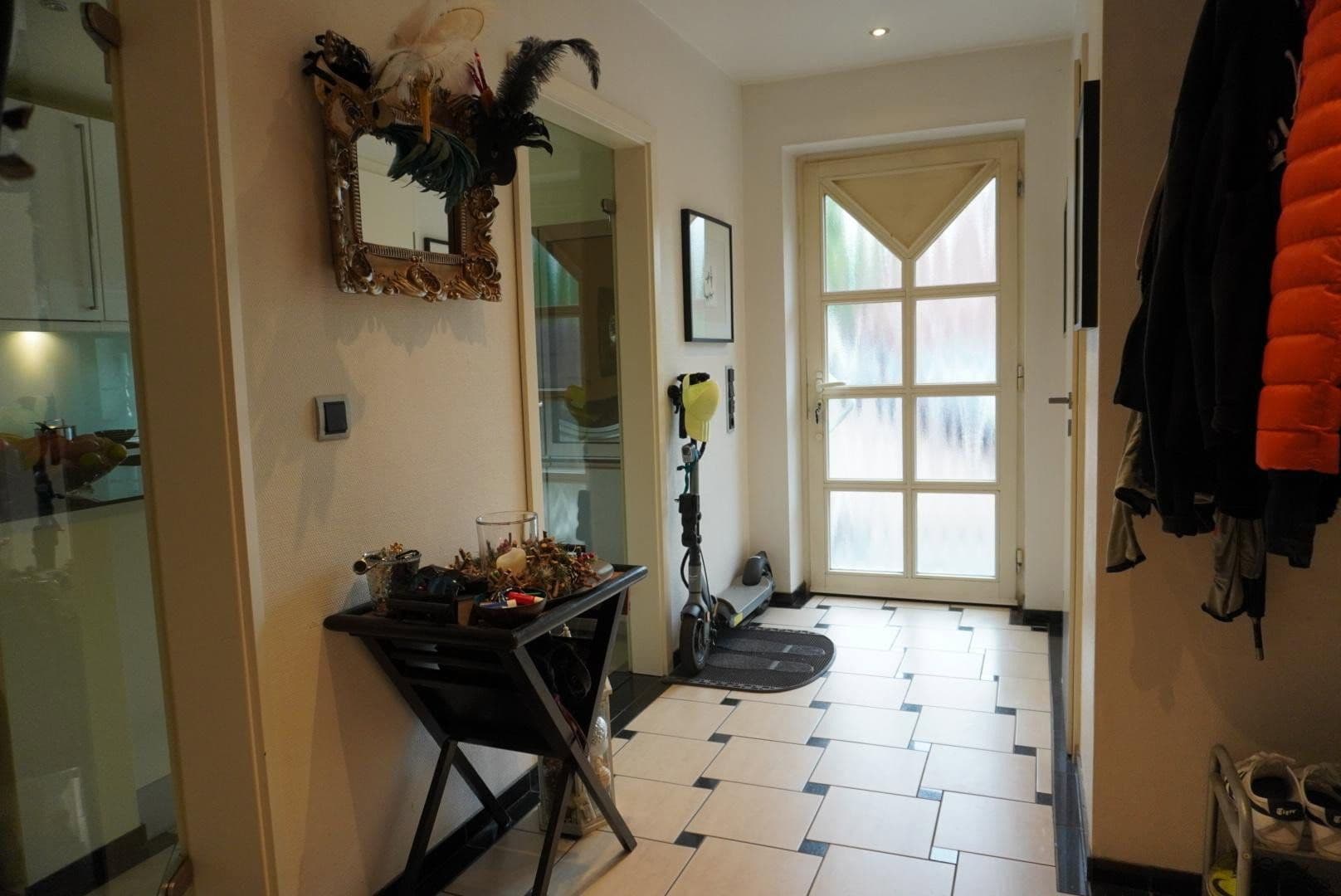 Predaj domu 147 m², pozemok 303 m², Gladbacher Straße 280, Neuss, Severné Porýnie - Westfálsko Predaj domu 147 m², pozemok 303 m², Gladbacher Straße 280, Neuss, Severné Porýnie - Westfálsko