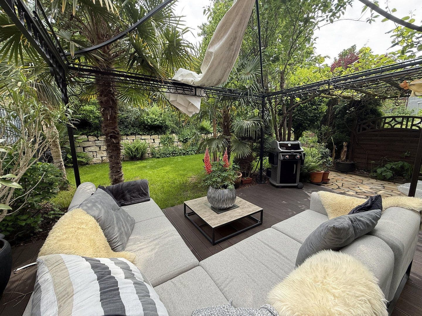 Predaj domu 147 m², pozemok 303 m², Gladbacher Straße 280, Neuss, Severné Porýnie - Westfálsko Predaj domu 147 m², pozemok 303 m², Gladbacher Straße 280, Neuss, Severné Porýnie - Westfálsko