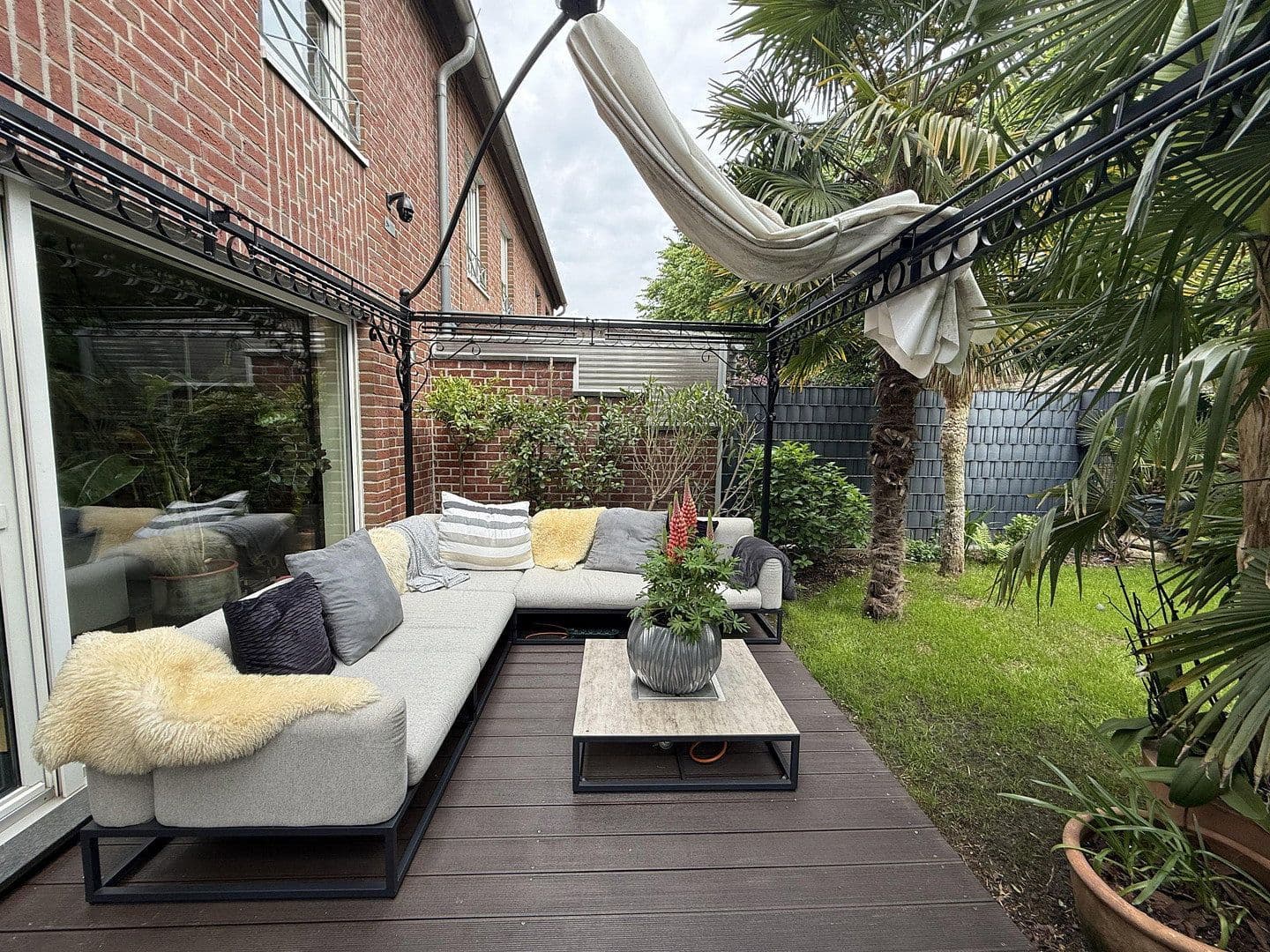 Predaj domu 147 m², pozemok 303 m², Gladbacher Straße 280, Neuss, Severné Porýnie - Westfálsko Predaj domu 147 m², pozemok 303 m², Gladbacher Straße 280, Neuss, Severné Porýnie - Westfálsko
