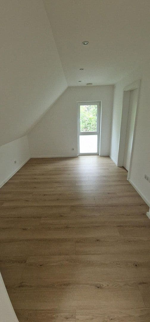 Prenájom domu 145 m², pozemok 150 m², Weydemeyerstr 180a, Chemnitz, Sasko Prenájom domu 145 m², pozemok 150 m², Weydemeyerstr 180a, Chemnitz, Sasko
