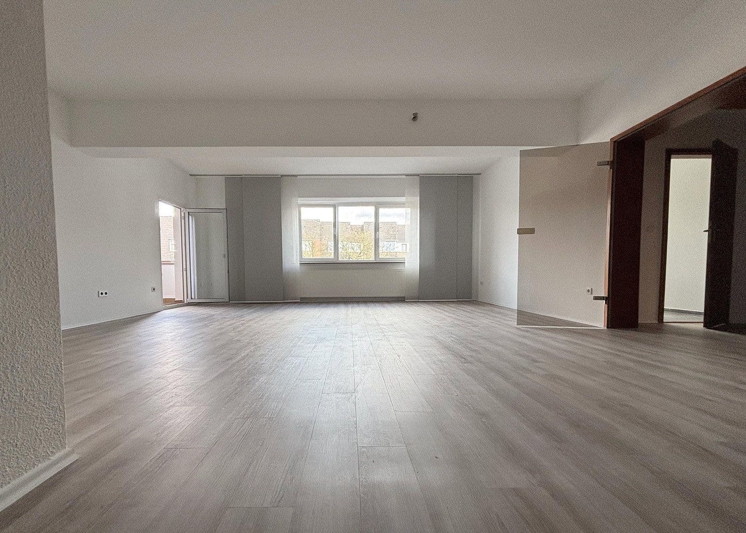 Prenájom bytu 3-izbový 115 m², Braunschweig, Dolné Sasko Prenájom bytu 3-izbový 115 m², Braunschweig, Dolné Sasko