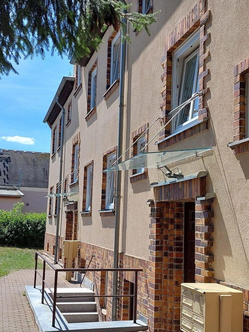 Prenájom bytu 3-izbový 45 m², West Straße 9, Gersdorf, Sasko Prenájom bytu 3-izbový 45 m², West Straße 9, Gersdorf, Sasko