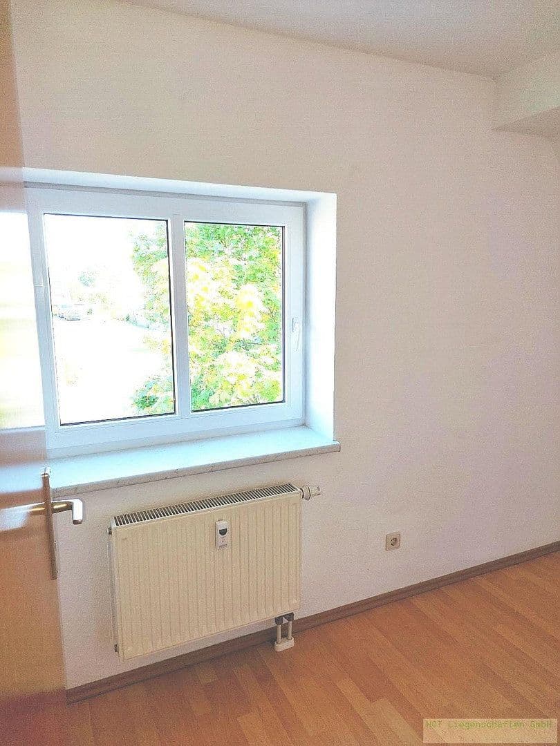 Prenájom bytu 3-izbový 45 m², West Straße 9, Gersdorf, Sasko Prenájom bytu 3-izbový 45 m², West Straße 9, Gersdorf, Sasko
