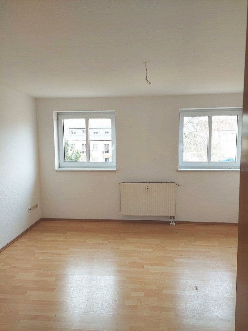 Prenájom bytu 3-izbový 45 m², West Straße 9, Gersdorf, Sasko Prenájom bytu 3-izbový 45 m², West Straße 9, Gersdorf, Sasko