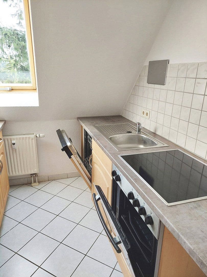 Prenájom bytu 3-izbový 45 m², West Straße 9, Gersdorf, Sasko Prenájom bytu 3-izbový 45 m², West Straße 9, Gersdorf, Sasko