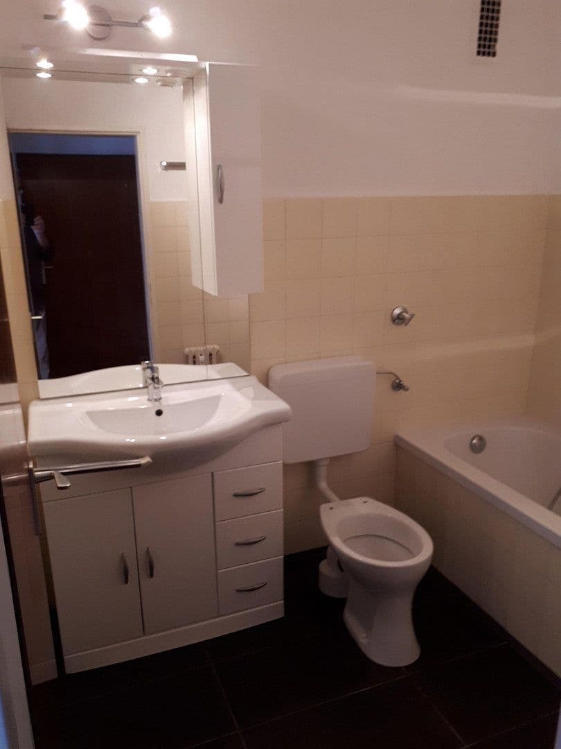 Prenájom bytu 1-izbový 40 m², Trebnitzerstr. 68, Nürnberg - Langwasser, Bavorsko Prenájom bytu 1-izbový 40 m², Trebnitzerstr. 68, Nürnberg - Langwasser, Bavorsko