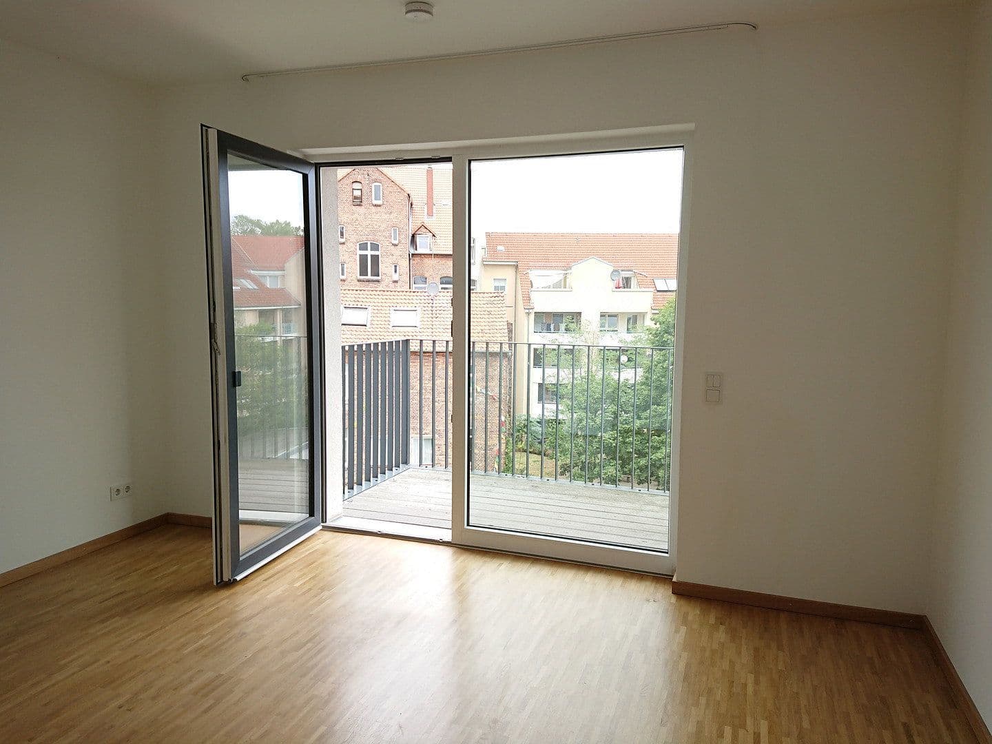 Prenájom bytu 2-izbový 74 m², Rückertstraße 2, Hannover, Dolné Sasko Prenájom bytu 2-izbový 74 m², Rückertstraße 2, Hannover, Dolné Sasko