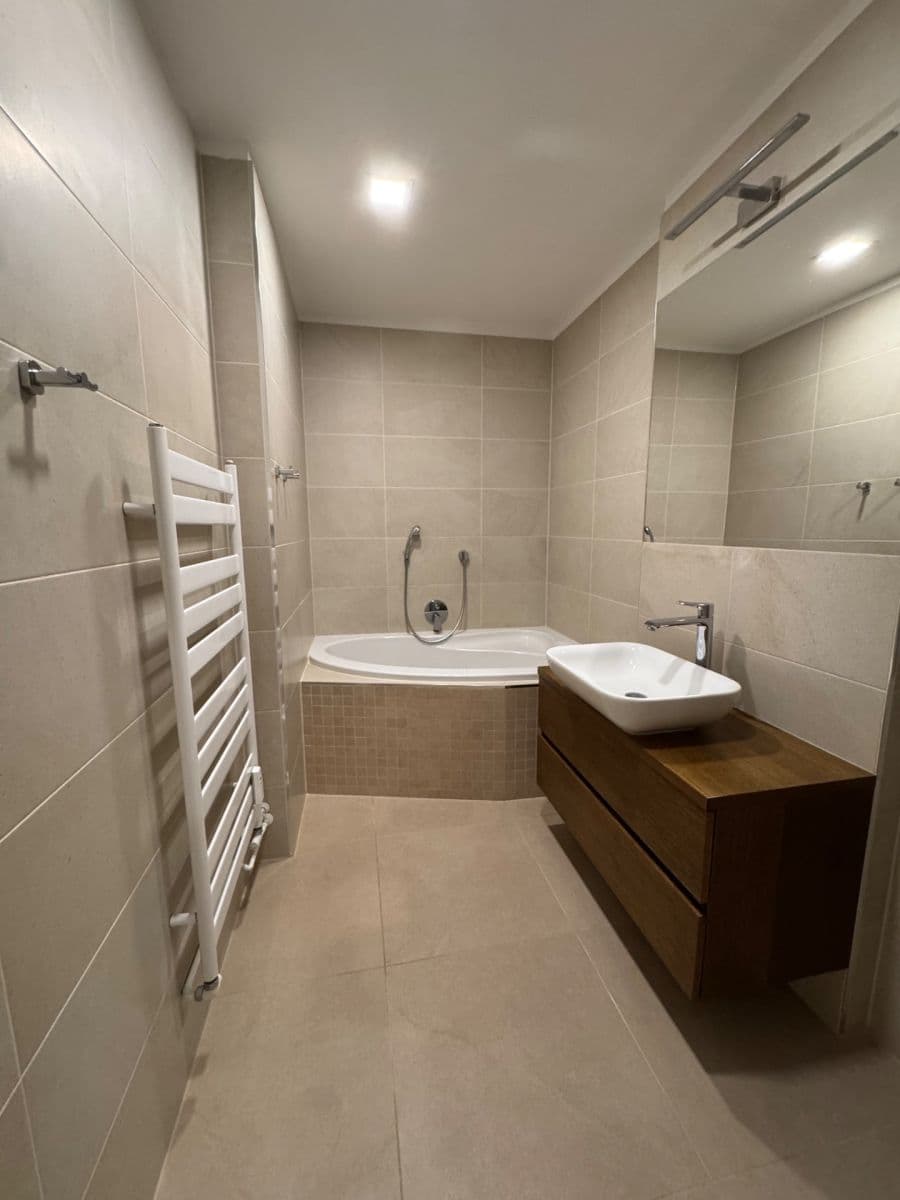 Prenájom bytu 3-izbový 78 m², Podolské nábřeží, Praha, Praha Prenájom bytu 3-izbový 78 m², Podolské nábřeží, Praha, Praha
