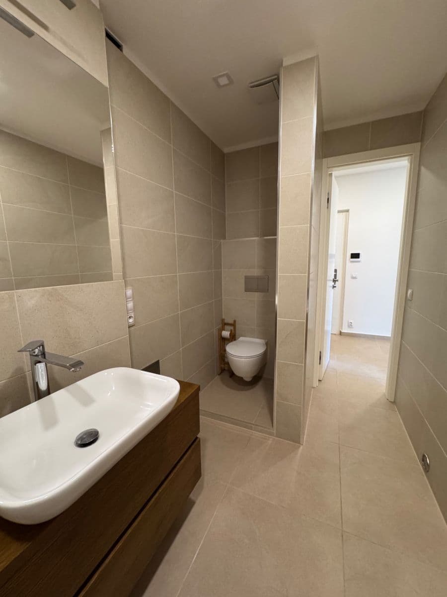 Prenájom bytu 3-izbový 78 m², Podolské nábřeží, Praha, Praha Prenájom bytu 3-izbový 78 m², Podolské nábřeží, Praha, Praha