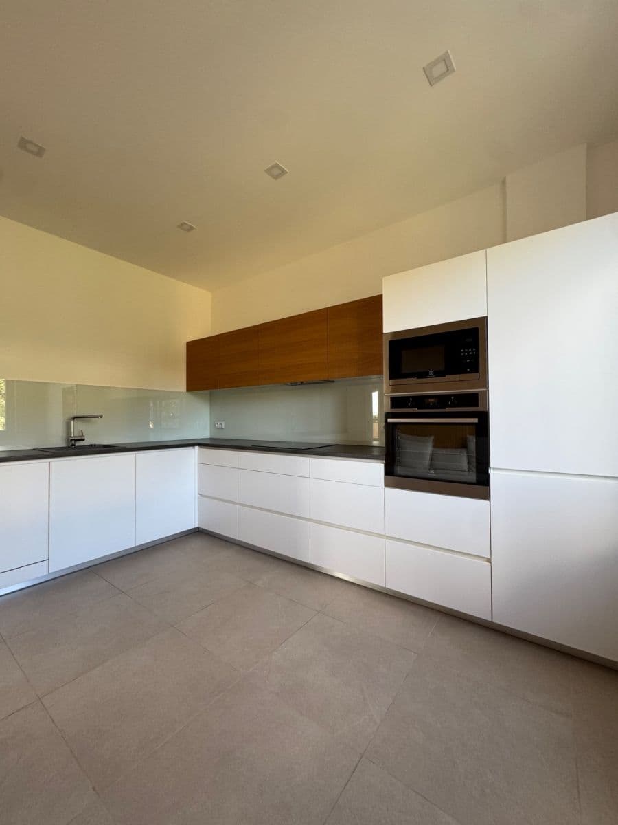 Prenájom bytu 3-izbový 78 m², Podolské nábřeží, Praha, Praha Prenájom bytu 3-izbový 78 m², Podolské nábřeží, Praha, Praha