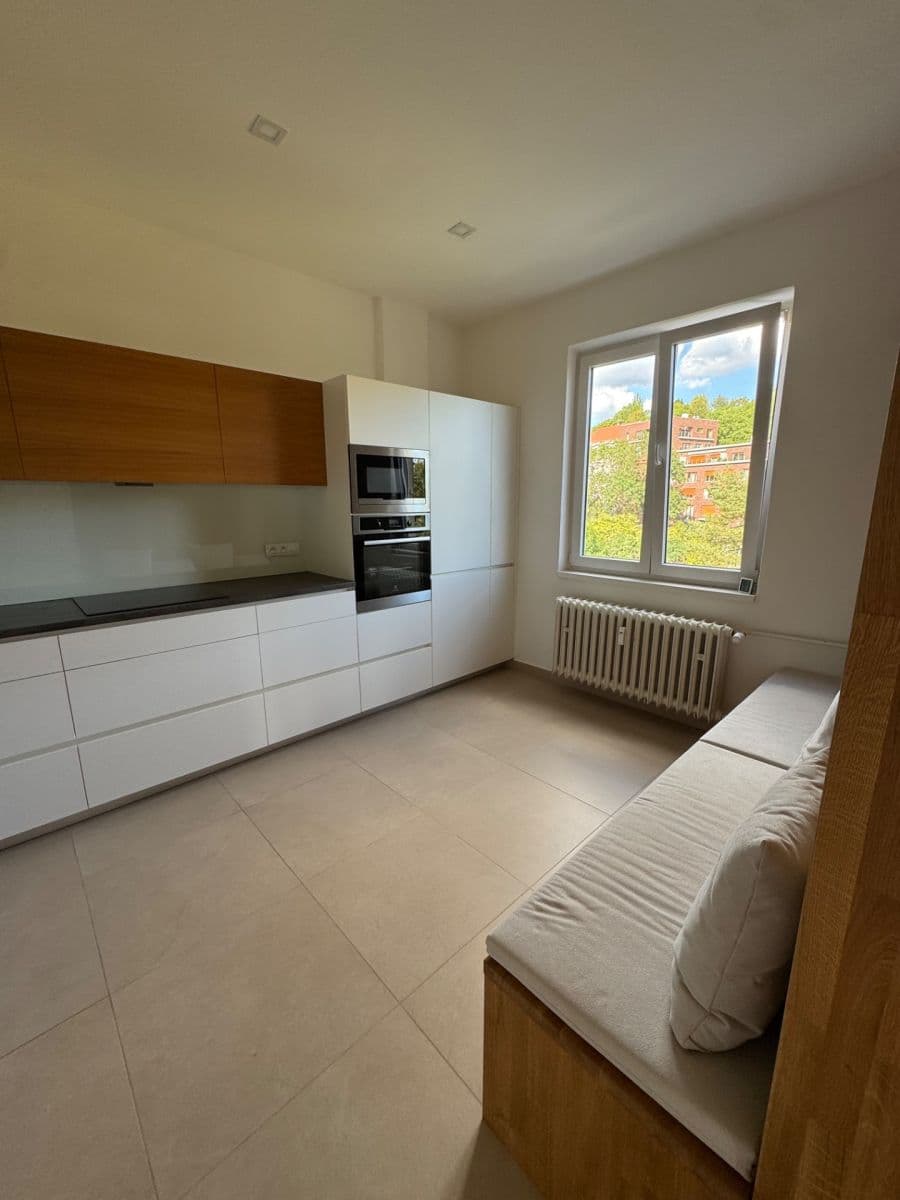 Prenájom bytu 3-izbový 78 m², Podolské nábřeží, Praha, Praha Prenájom bytu 3-izbový 78 m², Podolské nábřeží, Praha, Praha