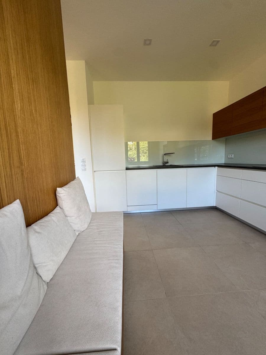 Prenájom bytu 3-izbový 78 m², Podolské nábřeží, Praha, Praha Prenájom bytu 3-izbový 78 m², Podolské nábřeží, Praha, Praha