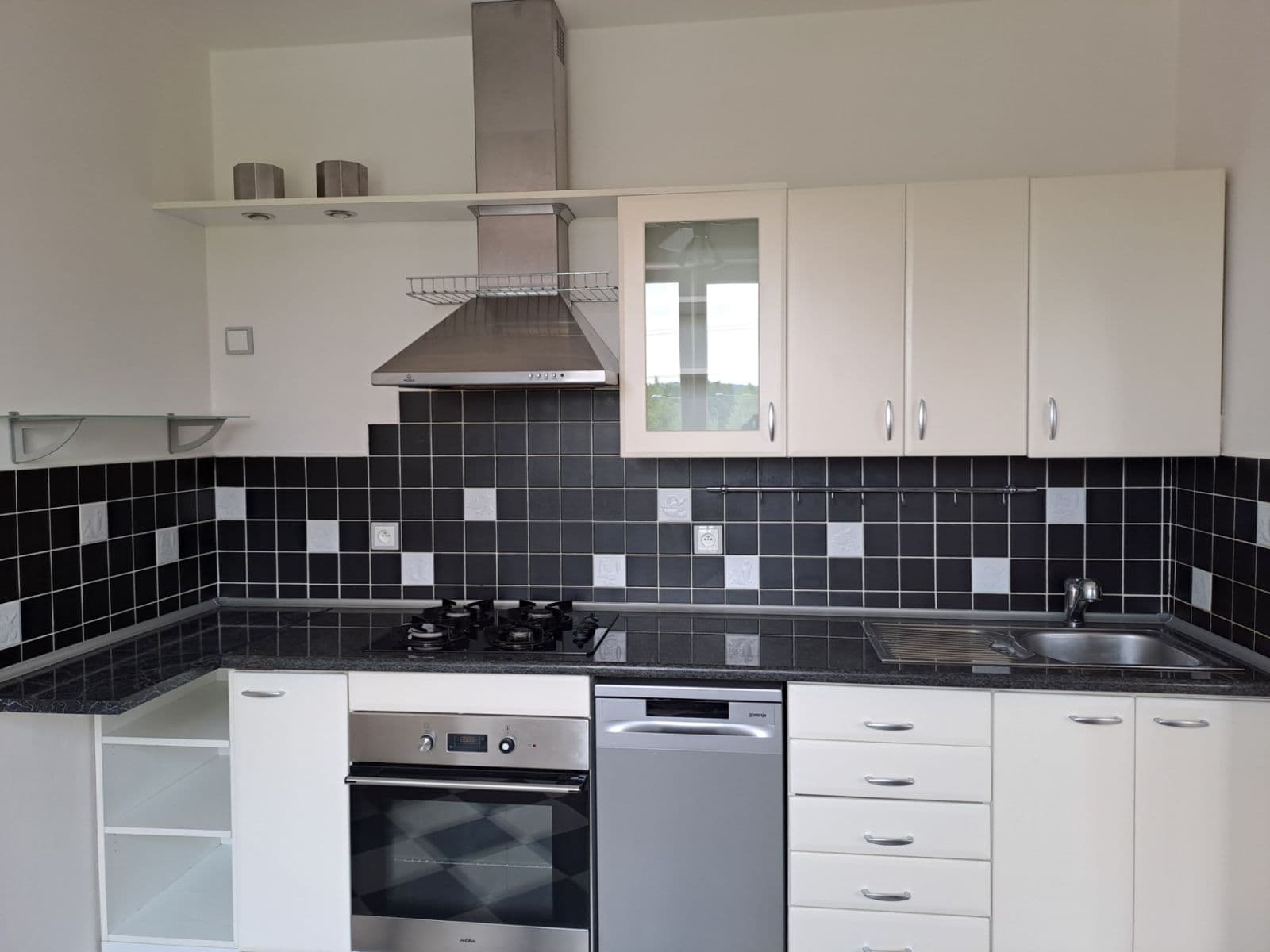Prenájom bytu 3-izbový 79 m², Letní, Havířov, Moravskoslezský kraj Prenájom bytu 3-izbový 79 m², Letní, Havířov, Moravskoslezský kraj